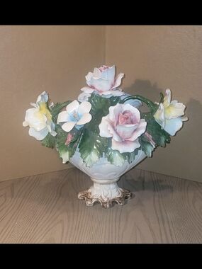 Capodimonte Porcelain Pink and White Floral Centerpiece Vase No Chips Or Cracks